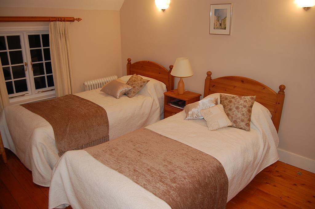 Pickwick House Bed & Breakfast Stoke by Clare Room photo