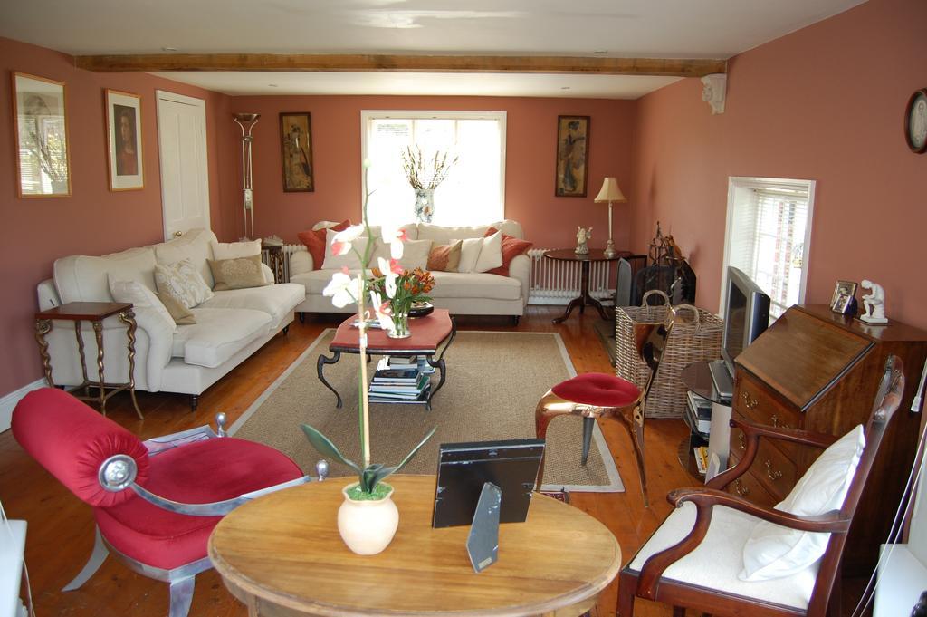 Pickwick House Bed & Breakfast Stoke by Clare Exterior photo