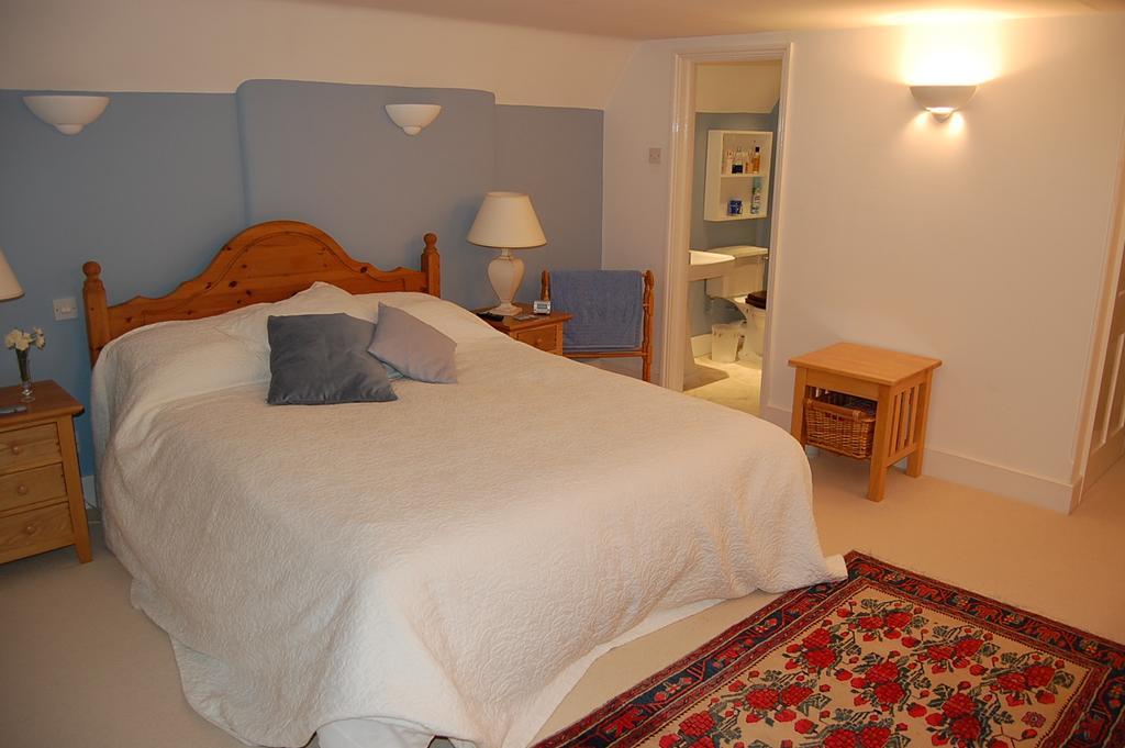 Pickwick House Bed & Breakfast Stoke by Clare Room photo